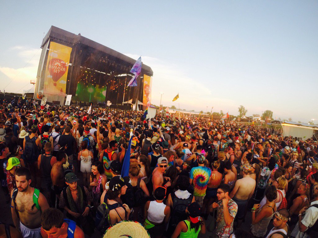 DommCasa's tweet photo. Reminiscing #ssmf15 #Throwback it'd be amazing to win tix for 2016 from @SIMshows https://t.co/1zLEadEKNS