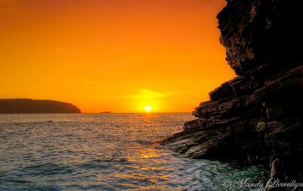 Little Haven Sunset <a href="/VisitPembs/">Visit Pembrokeshire 🏴󠁧󠁢󠁷󠁬󠁳󠁿</a> <a href="/Morawelon/">Morawelon</a> #sunset #Pembrokeshire