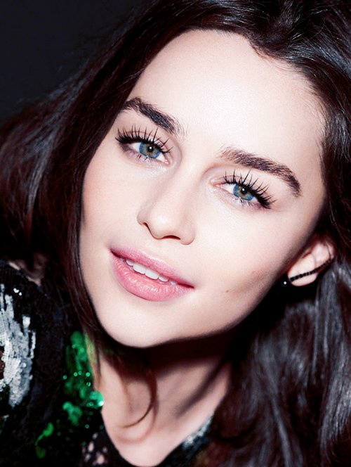Daenerys_GOT's tweet photo. #TomaraQueEm2016OCrush tira muitas fotos maravilhosas iguais a essas. Emilia Clarke vem poderosíssima em 2016. 👑💝😍 https://t.co/Z9kB49voM1