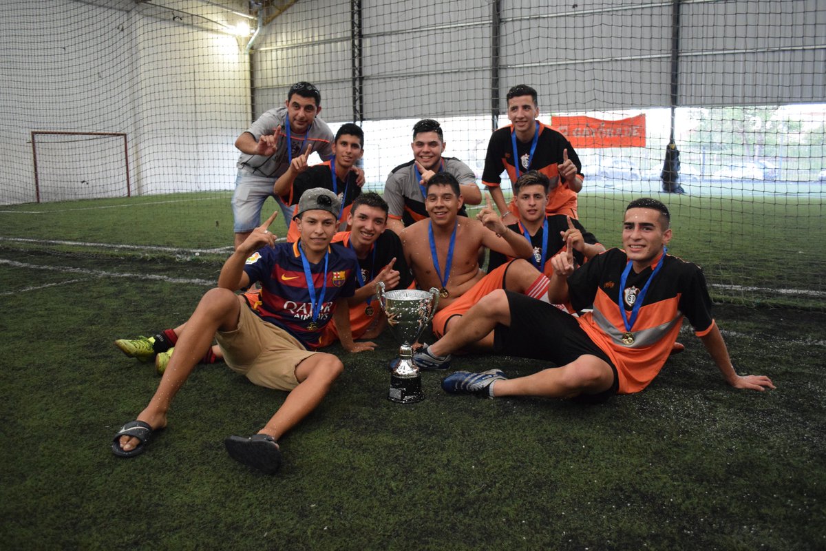 CopaBruders's tweet photo. #SanBaltazar derrotó a @OlimpoFCok y se coronó Campeón de la Copa Bruders 2015 Sub 16 https://t.co/bXd3ROpIwZ