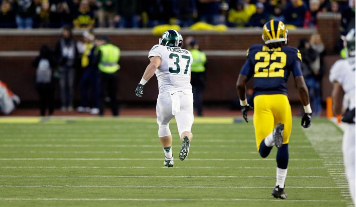 _Brian_Hamilton's tweet photo. He's The Ginsu Knife. He scored a Rose Bowl TD. He's "everything." He's...Trevon Pendleton? https://t.co/qAEi10sq4b https://t.co/5n3N96Y8A6