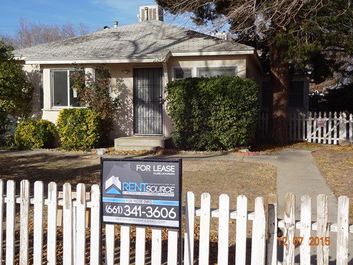 Duplex in West #Lancaster 2bed/1bath/$950 a month! For more information click the link ---&gt; 
bit.ly/1YPxj9Q