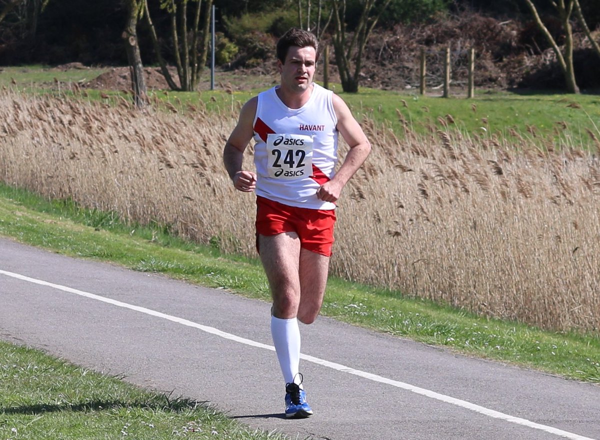 david_brawn's tweet photo. @TMacSwayne @MGordy109 @tommostevens @1986Berryman #Pics2015 Lakeside Road Relays in April sunshine https://t.co/BL0BMYCExb