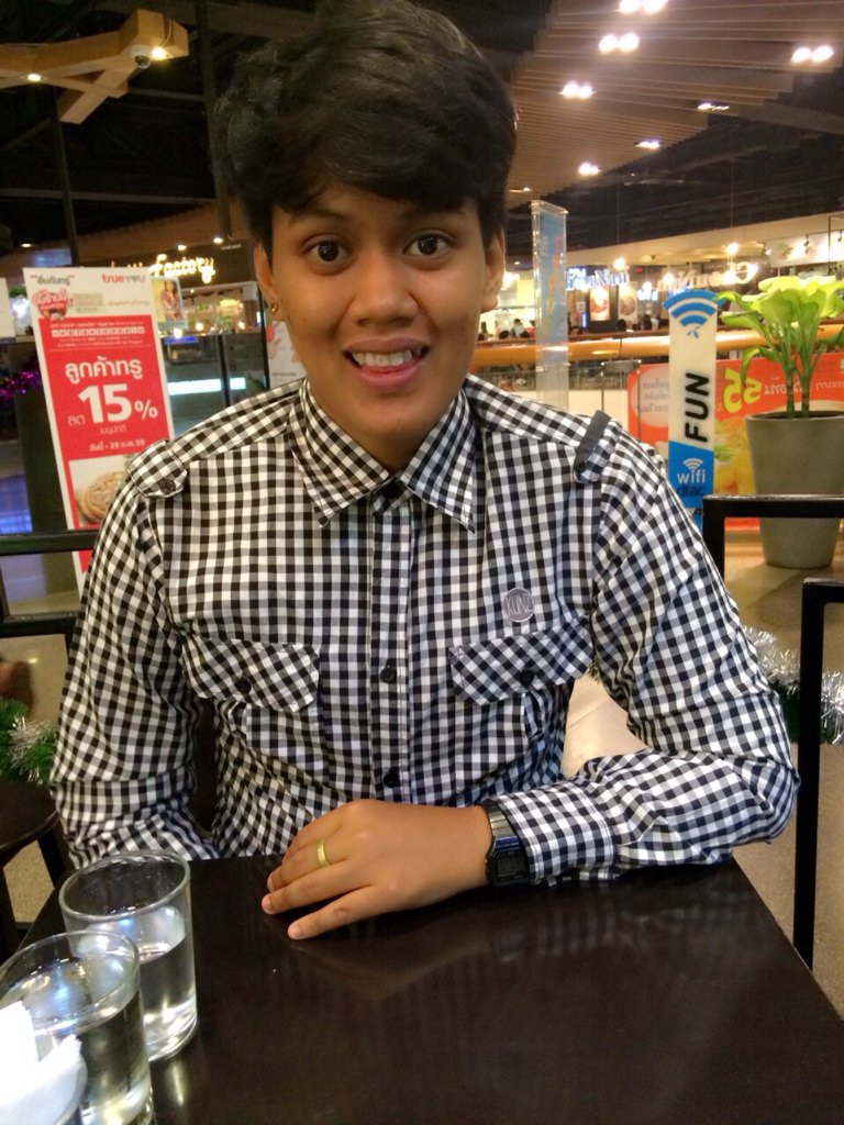 JenJiRa271255's tweet photo. 31-12-2558
หล่อ จิงๆเลยขอบคุนที่เลือกชั้น
คนดีของเขา คิดว่าเปนเวรกำในปีนี่ล่ะกันที่เจอคนไม่ดี🔪🐳🔫 https://t.co/bcdP88pjI3