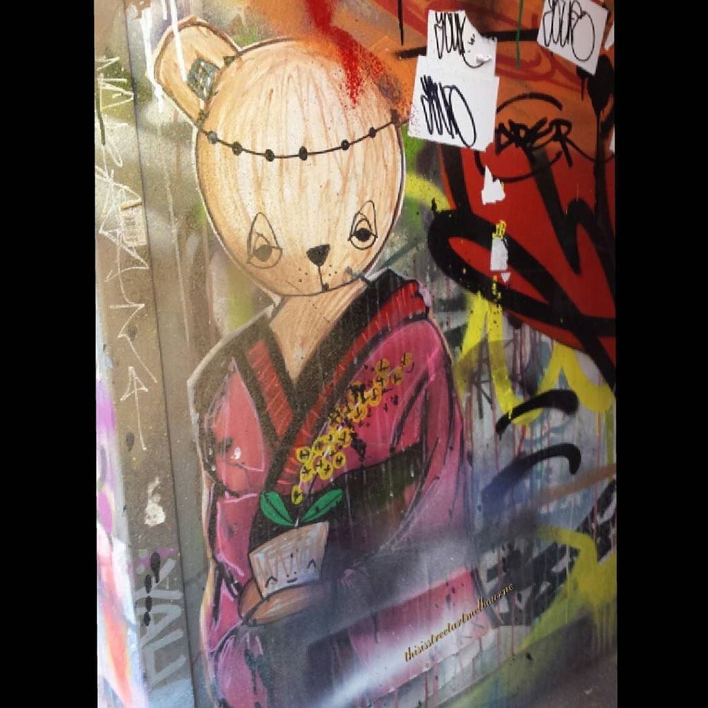 StArtEverywhere's tweet image. Artist @barek_art
Location #blenderlane #melbournecbd #bear #teddy #kimono 
#tv_streetart_ #streetartnews #world_of…
