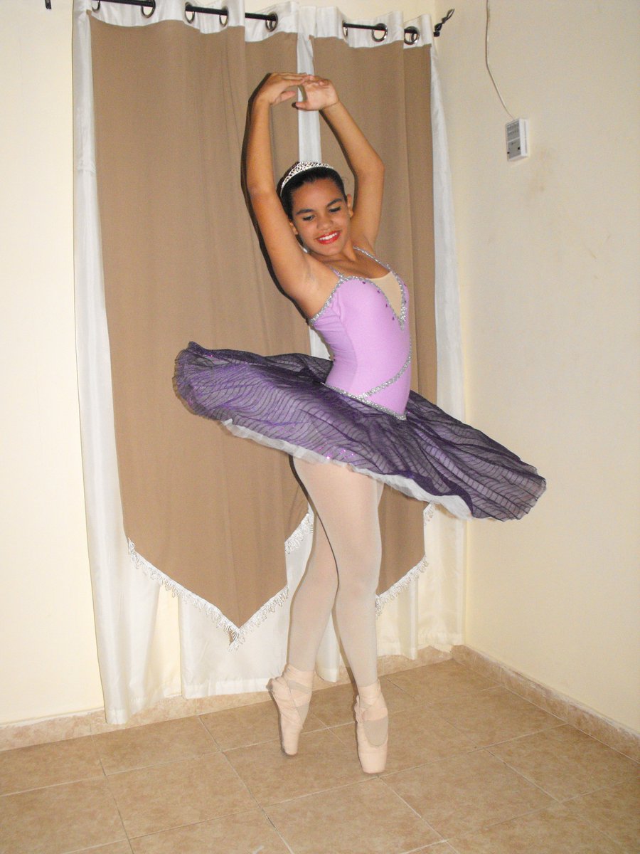 JennelyH's tweet photo. #dance #ballet #pasion #vida #amor #amobailar #point #Christmas #vivir https://t.co/v2qytICC2V
