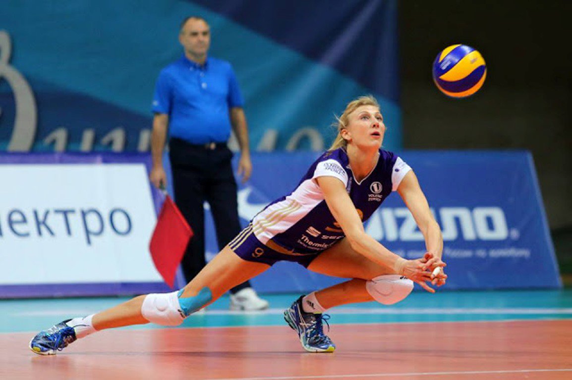 WofVOLLEY's tweet photo. .#Mammadova asks #Russia's team @volleyprof - 'Where's my money!?' https://t.co/8wN95uUCr9 #volleyball #WoV https://t.co/K6xKidTRku