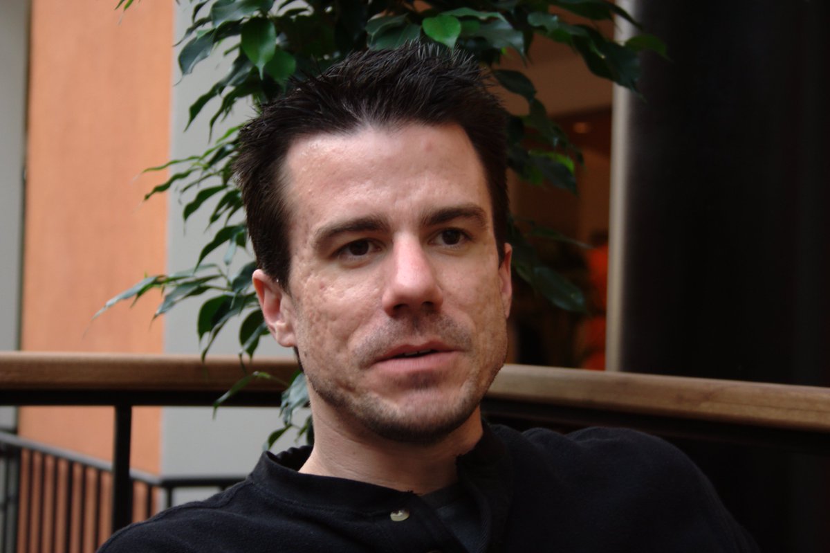 Linux's tweet image. RIP Ian Murdock (1973–2015), the founder of Debian project. You'll be missed.