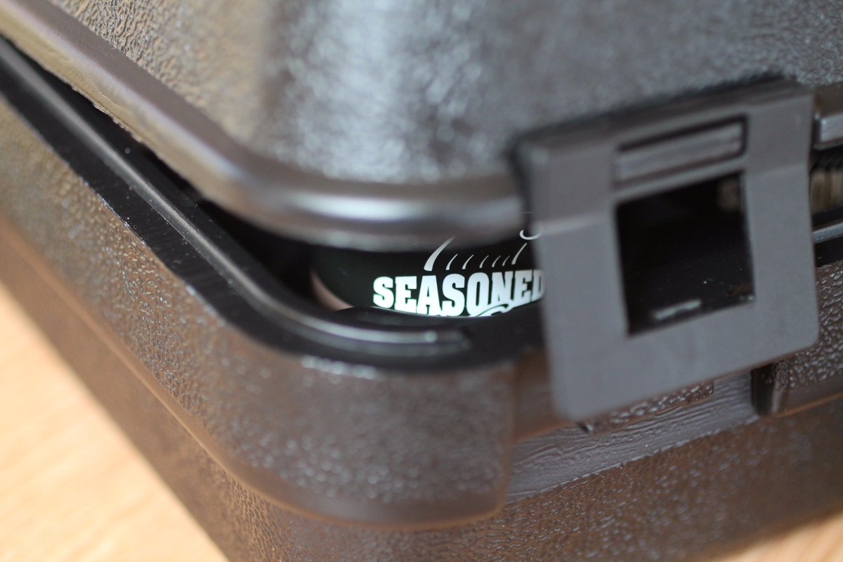 SeasonedToGo's tweet photo. Someone's peeking out from our #SeasonedToGo kit! What's your favorite of our #allnatural #seasonings? https://t.co/cwLg5p8b4h