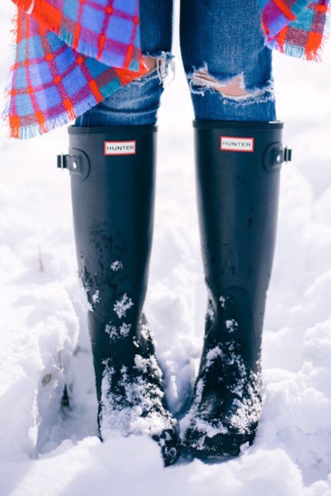 PreppyLifeUSA's tweet image. Hunter boots in the snow ❄️🌲 #PreppyLifeUSA