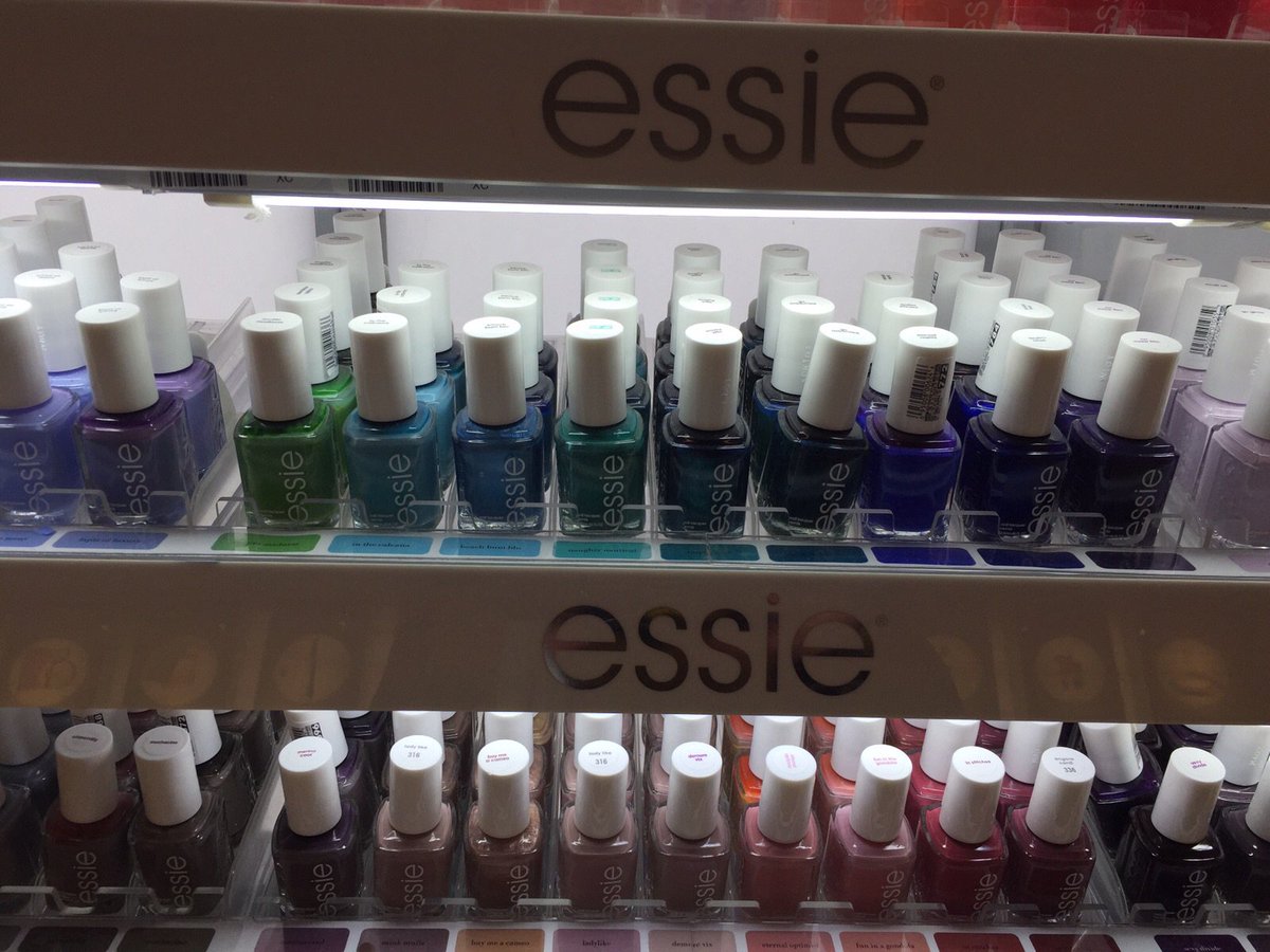 n_metwalli's tweet photo. ππππππππ #essie #nailpolish #lovestruck #hamoot https://t.co/oYIh7pgJFc