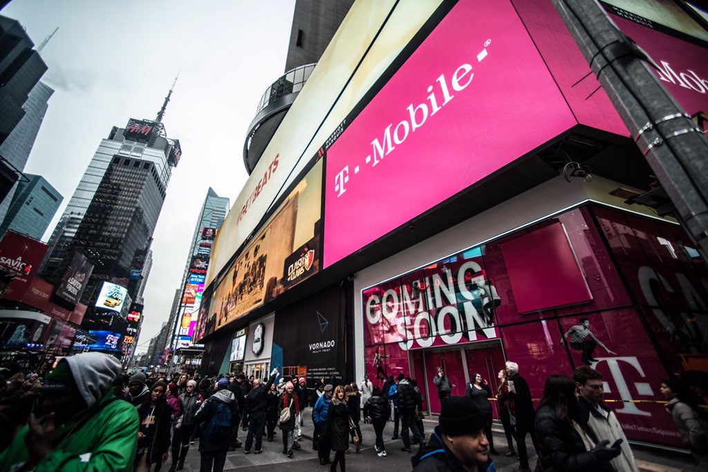 JohnLegere's tweet photo. We make #TimesSquare look gooooood! Check out our new @TMobile store in #NYC! #comingsoon https://t.co/oQFyGN2y8y