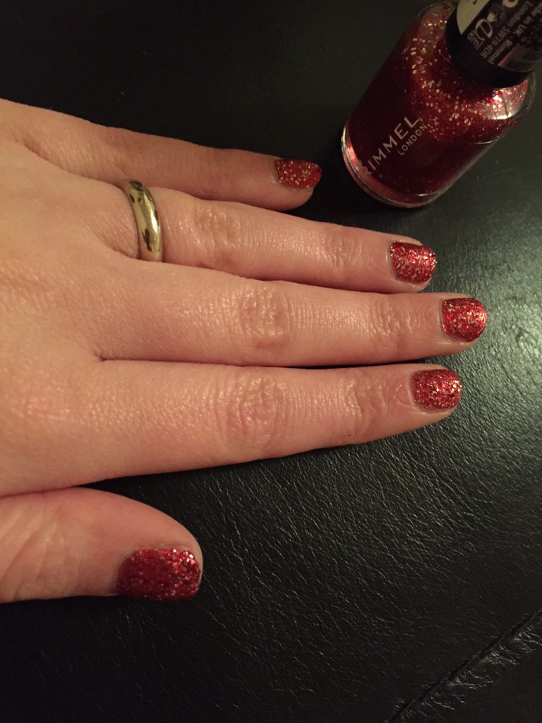 321Price's tweet photo. I love with my new nail polish from rimmel called ruby crush. Nails done for nye party #RimmelLondon #RubyCrush 💅🍸🍷🎉 https://t.co/O9cgVDzYhH