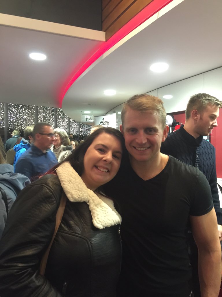 1986Nicki's tweet photo. Another amazing gig tonight guys and even better getting a pic with @Skerrypiper @SKERRYVORE https://t.co/Js6vvk1j0p