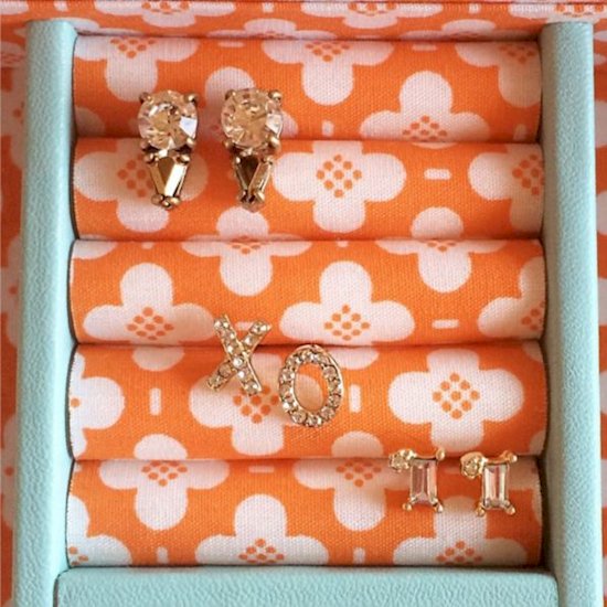 Diply's tweet photo. 10 Subscription Boxes Every Woman Wants This New Year @ClubW @MonthlyExpress @YourBijouxBox https://t.co/gNJLXdSB3G https://t.co/zSP8mixU9c