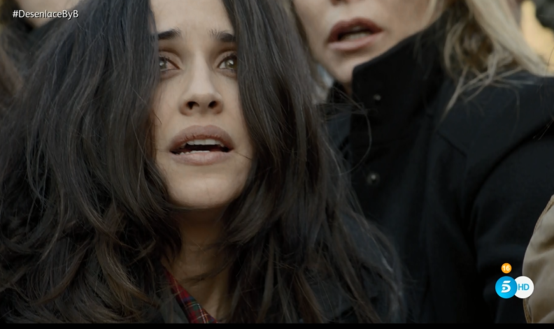 Bybserie's tweet photo. #DesenlaceByb "Van a salir. Van a salir".  https://t.co/Gx3PCTavRB https://t.co/YAz9u2gpcq