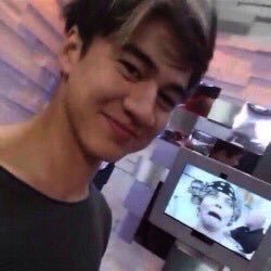 colorsof5sos's tweet image. calum // pink