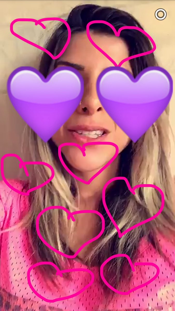 anjolivia12's tweet photo. Ap "-Até o dia q você participa de um reality show, e encontra o amor da sua vida-" https://t.co/CPAv2PcB9Q