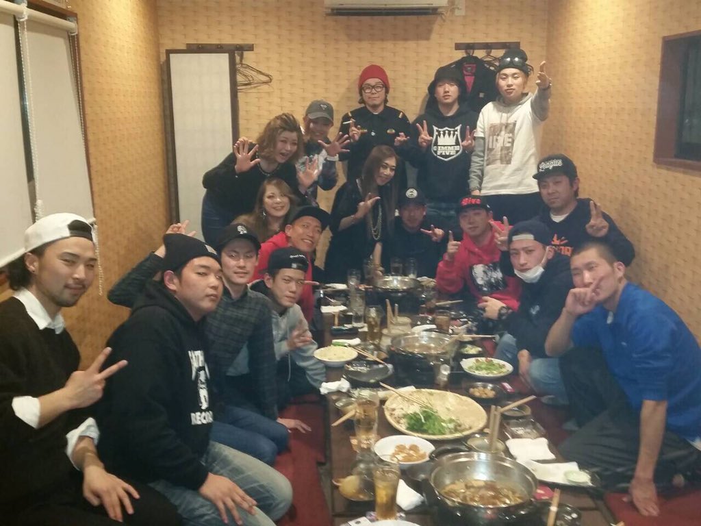 tsukoji__'s tweet photo. 新年NEW HOPEはこんな感じでごわす。

ほんまにみんな仲良しなんで、アットホームなダンスやし気軽に遊びにきてくださいね！

もちろんバイブス満タンなモンスターばっかりです(￣^￣)ゞ

#NEW_HOPE
#BAR_JOINT https://t.co/CJR1AGTWc2