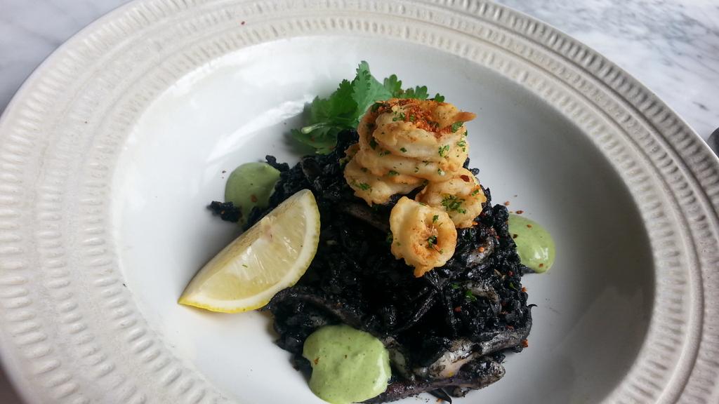 PakBondan's tweet image. Indonesian risotto al nero di seppi di @hujanlocale Ubud by @MeyrickWill. Mak nyus.