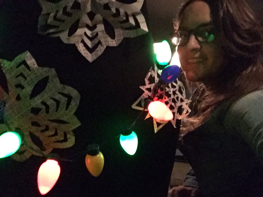 EssaJet's tweet photo. Still rockin' all my snazzy decor! Lights,snowflakes&amp; Charlie Brown Christmas tree🎅🏼🎄 @lyft #DeckYourLyft #Nashville https://t.co/WooiSt5BJj