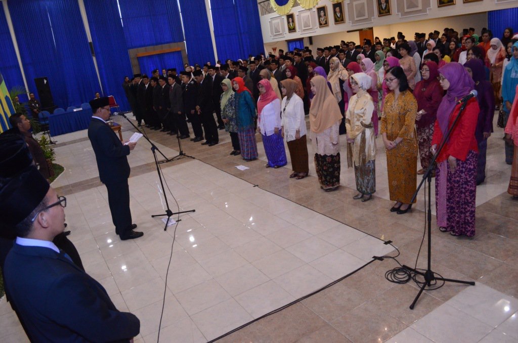 Rektor UNAIR Lantik 324 Pejabat Departemen
warta.unair.ac.id/rektor-unair-l…