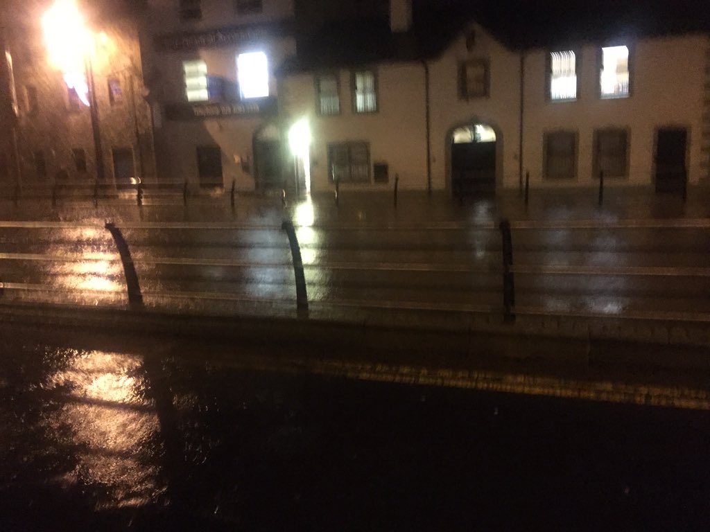 #newrycanal burst its banks on canal quay tonight - really bad