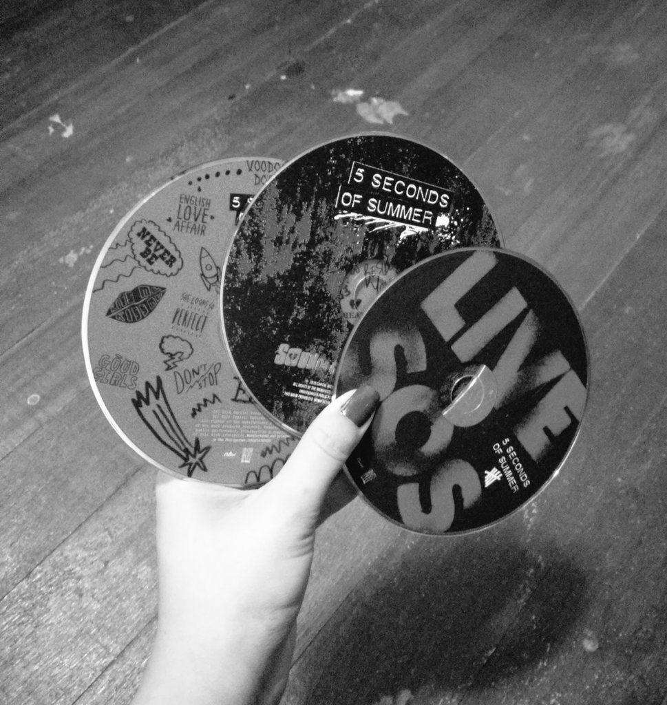 glendavallao's tweet image. New Year&apos;s Eve&apos;s Playlist 💕 #5SOS #LIVESOS #SGFG