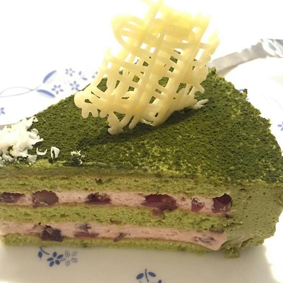 macchaya_id's tweet photo. Redbean Matcha Moussecake 📷 by: @cindy_panda 💚💚
.
.
#macchaya #greentea #tea #matcha #matc… https://t.co/HT6v8kmNrC https://t.co/fR82pBK7nZ