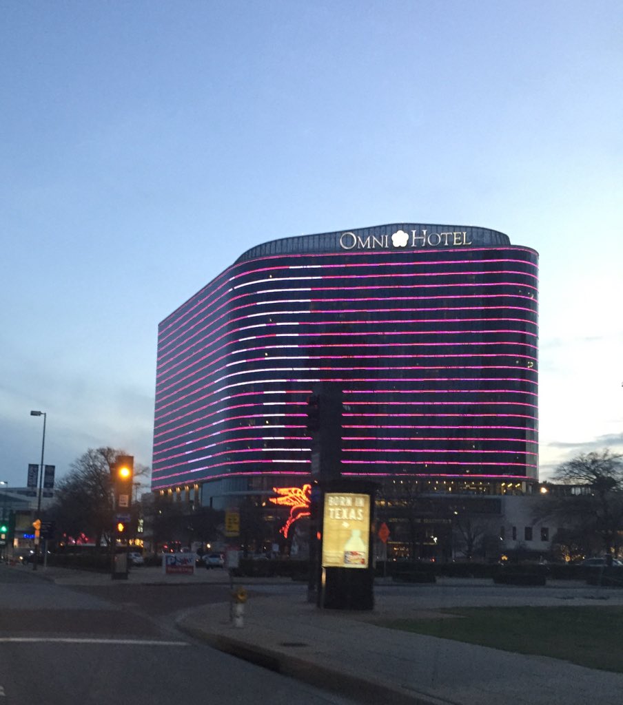 AlabamaFTBL's tweet image. The Dallas night is lit with @UA_Athletics and #RollTide #CottonBowl