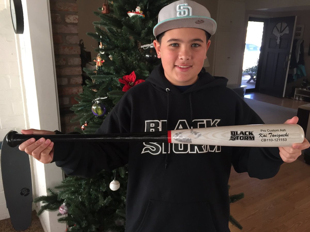 Chameleonbats's tweet photo. Black Storm #custombats #cbats #blackstorm #prowoodbats #chameleonbats #swingwood #baseball https://t.co/we1vIzuk97