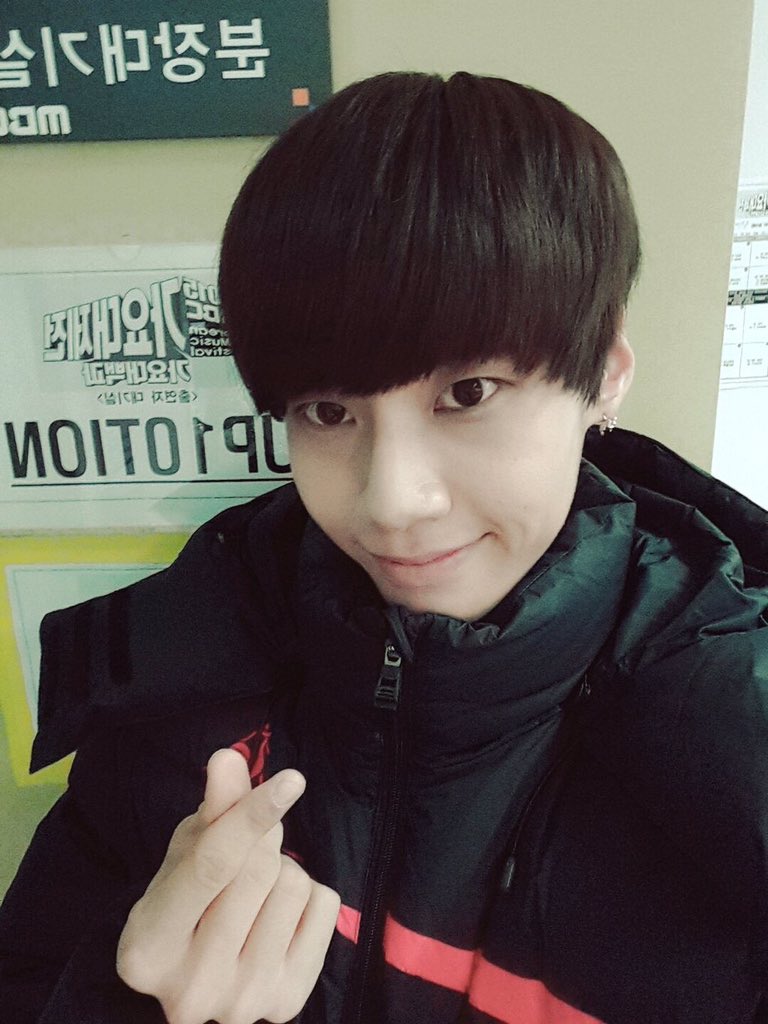 UPTENTION's tweet photo. [TRANS] @UP10TION: [#Wei] Morning heart! It's nice to see you all in the morning~! https://t.co/iodRYGollV