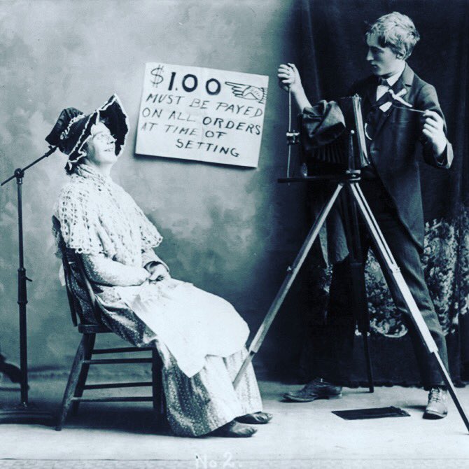 PercysSeattle's tweet image. Looking somewhere fun for NYE? Drink specials, loads of bubbly AND a DIY photo booth perfect for NYE keepsakes.