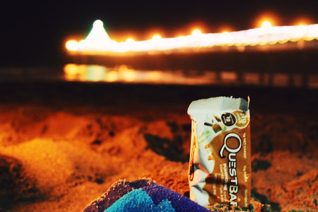 questpumpkinpie's tweet photo. It's one of my last nights in LA, so obviously I'm spending it out to the beach (even if it's freezing)! #OnAQuest https://t.co/4ZlxWAH6VW