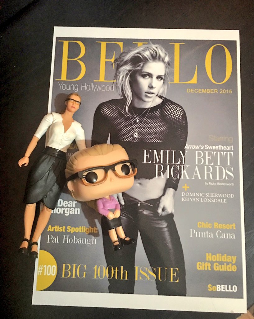 brattyb2's tweet image. #FelicitySmoak #EmilyBettRickards merch. 👍🏼 #DCHoliday