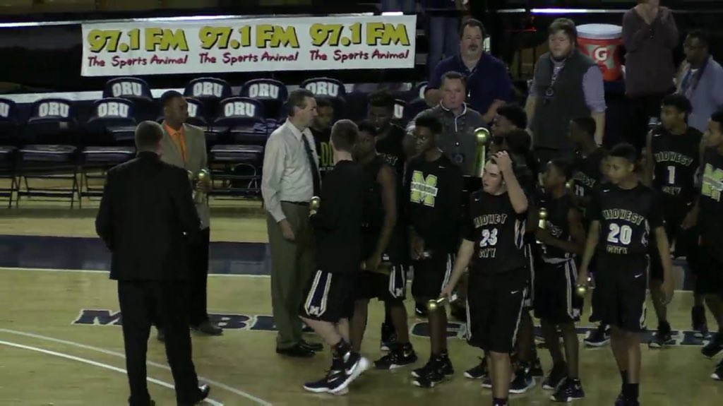 CoachNoel10's tweet image. Good win to my little Brodie's #TOC2015 @howsorich @joshuariv10 @nextluck12 @jalen_redmond 💯🏀