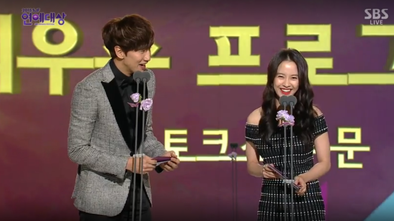 soompi's tweet photo. Lee Kwang Soo Asks Song Ji Hyo to Rank Husband Potential of “#RunningMan” Members
https://t.co/OU3Vekn9Sv https://t.co/lIenqGDLRz