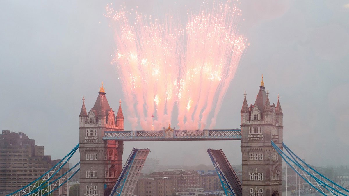 RT <a href="/TheQuirker/">Quirker</a>: Premature Jubilation! It isn't 2016 yet – no matter what Twitter says… ow.ly/Wu51w