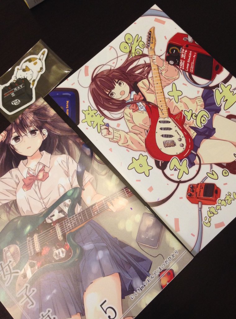 佐々木秀尚 オンラインサロン 女子高生エフェクターを買いに行く でもおなじみ まつだひかりさんにも会えました 殺風景だったかばんがポップになりました T Co mqyetukk