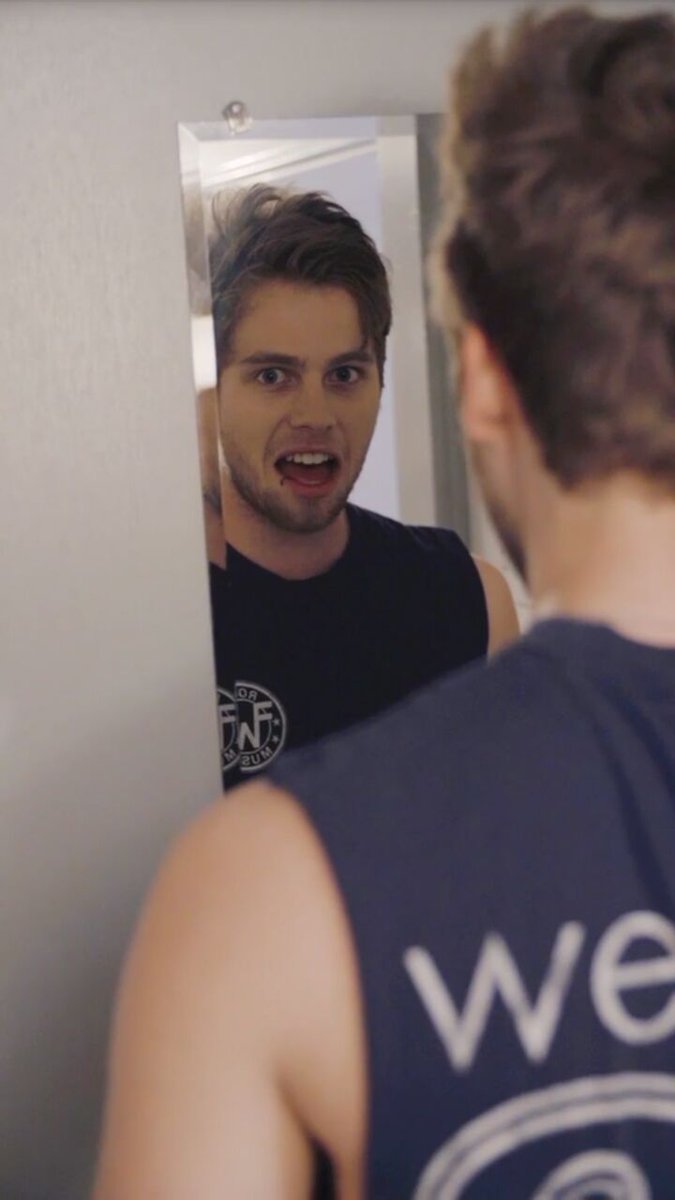foodbytiana's tweet photo. When you realise that we're going to be in 2016 @Luke5SOS  #2015With5SOS #WeMiss5SOSFollowSpree @5SOS https://t.co/TuYEnGjKYH