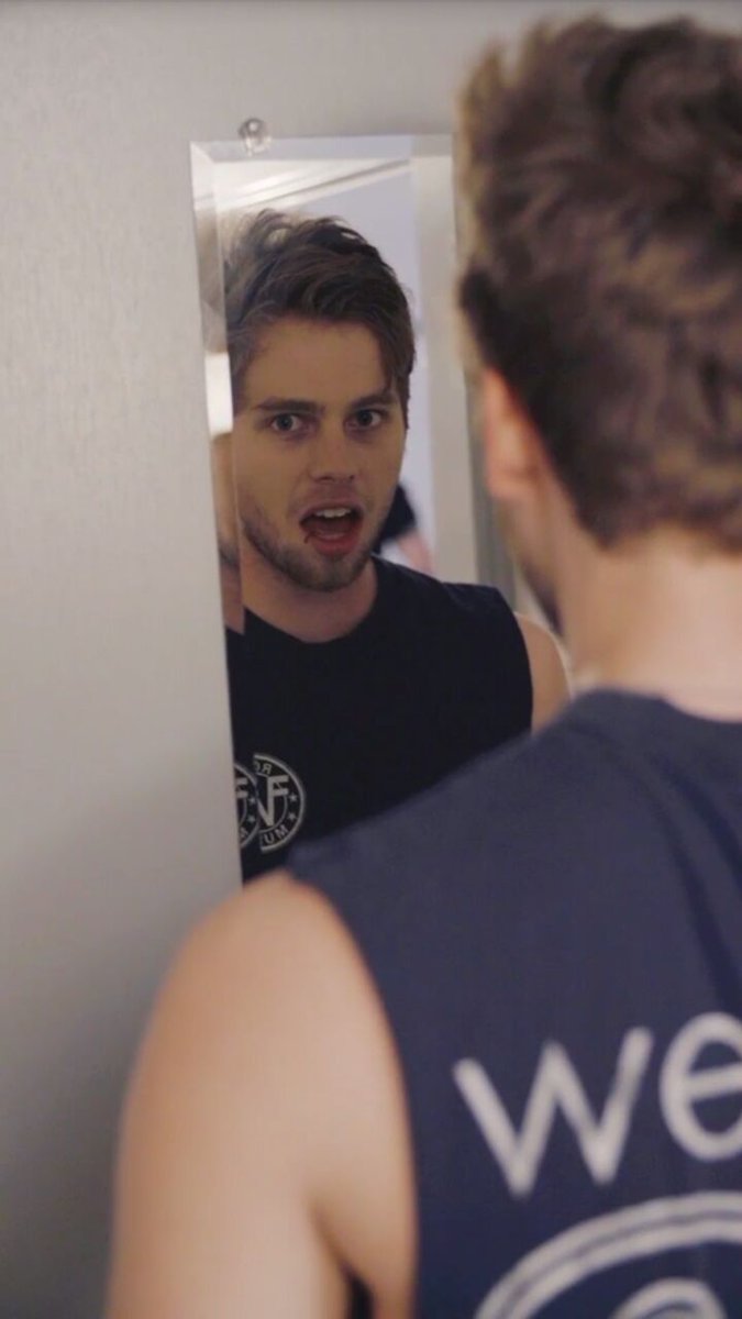 foodbytiana's tweet photo. When you realise that we're going to be in 2016 @Luke5SOS  #2015With5SOS #WeMiss5SOSFollowSpree @5SOS https://t.co/TuYEnGjKYH