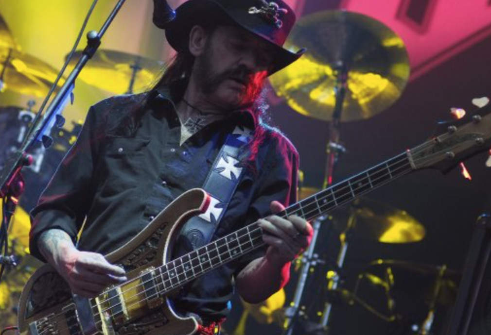 Al gezien? Deze bekenden overleden in 2015 rtlnieuws.nl/boulevard/ente… #rtlblvd #jaaroverzicht