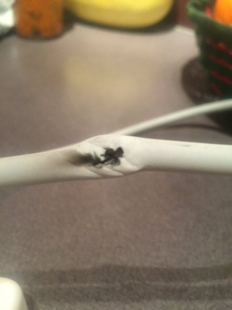 ykdenise's tweet photo. @APPLEOFFIClAL power cord for our Mac sparked and almost caught on fire. Any similar reports? https://t.co/sOHVlsDTUu