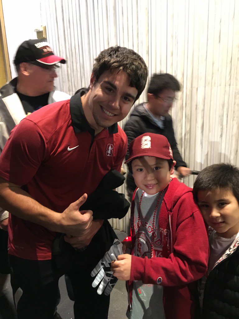 ffrivera72's tweet photo. @Big_Blake4 takes time during pep rally to sign the lucky glove he gave Nolan after ND win.  Class act, thank you!!! https://t.co/gMGdwBrBTU