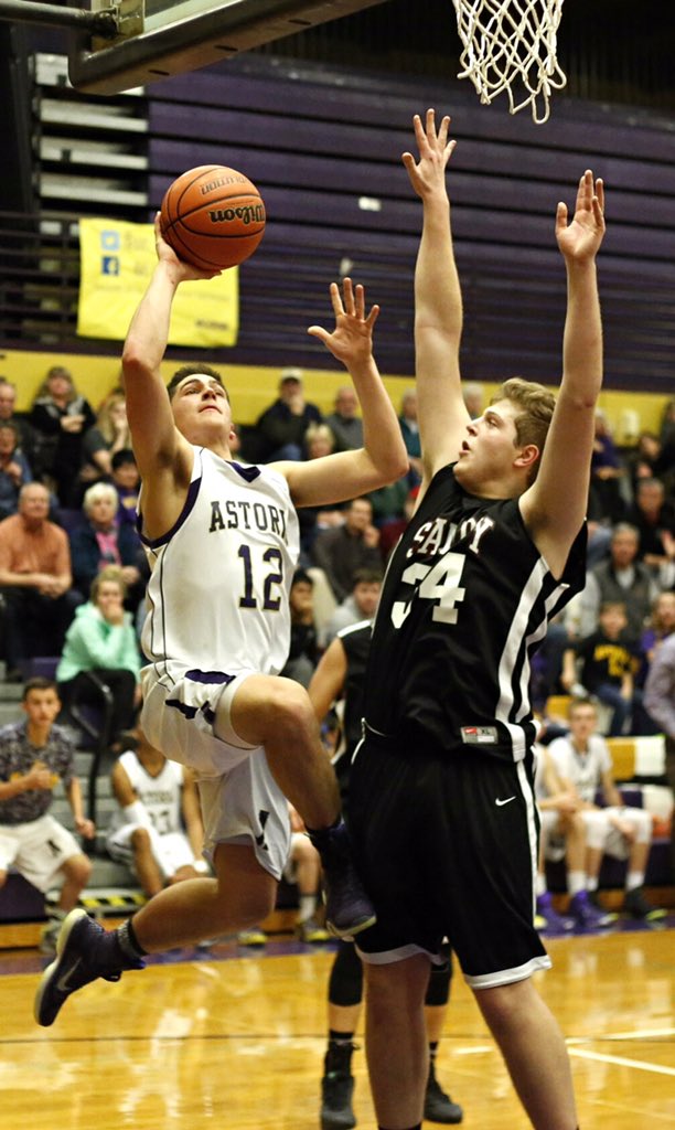 Bessex_Joshua's tweet photo. Huge late-game rally from #Astoria Fishermen falls short. Sandy wins it 65-61. #opteps @DailyAstorian @ahs_fishfeed https://t.co/NTsm2USJYw