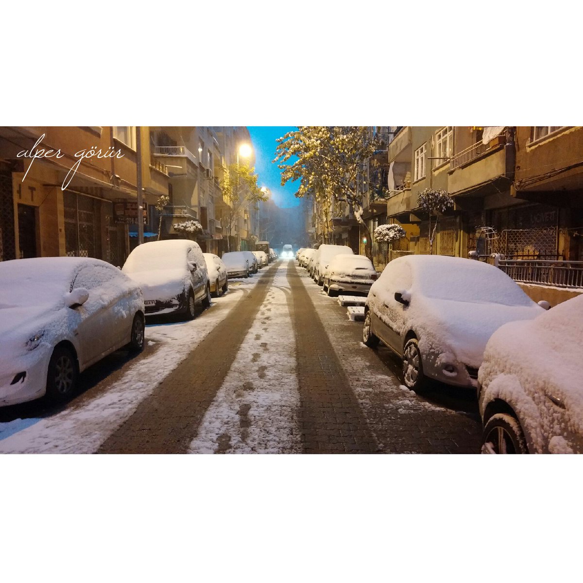 alpergorur's tweet photo. Karlı güne başlarken evin önündeki sokaktan bir görüntü. #nofilter #snow #2015 #2016  #yılınsongünü #istanbul https://t.co/HaaQ6n1RLj