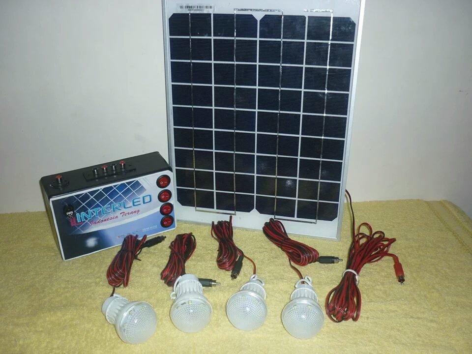 MrSumatara's tweet image. Ibu @susipudjiastuti ini loh lampu Solahen untuk membantu penerangan di pulau-pulau terluar di Indonesia cc @KemenKP