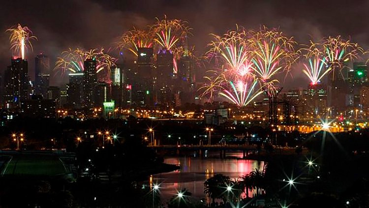 YPASunbury's tweet photo. Wishing you and all those you care about a 2016 full of unexpected surprises and happy memories #Sunbury #NYE https://t.co/HcGfIMWPtR