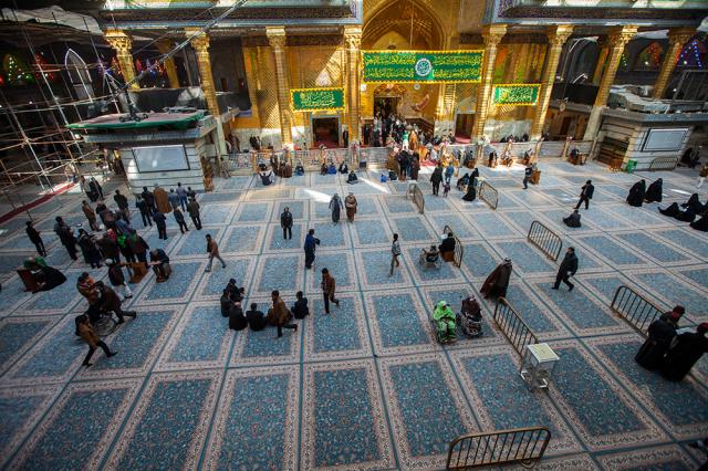 تبديل سجّاد الصحن الشريف لمرقد أبي الفضل العباس (عليه السلام)..
السلام عليكم يا أبا الفضل العباس ..