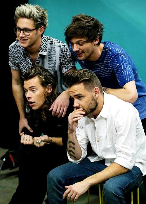 harrymoonchild's tweet photo. A FRIENDLY REMINDER THAT IN A FEW HOURS WE WILL MOVE INTO 2016 WE CAN SAY THE BOYS COME BACK NEXT YR
#Remember1D2015 https://t.co/DY9O76WolT